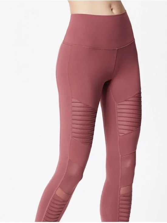 Alo Yoga MOTO LEGGING- ROSEWOOD, Size XS Excellent Condition - Picture 3 of 9